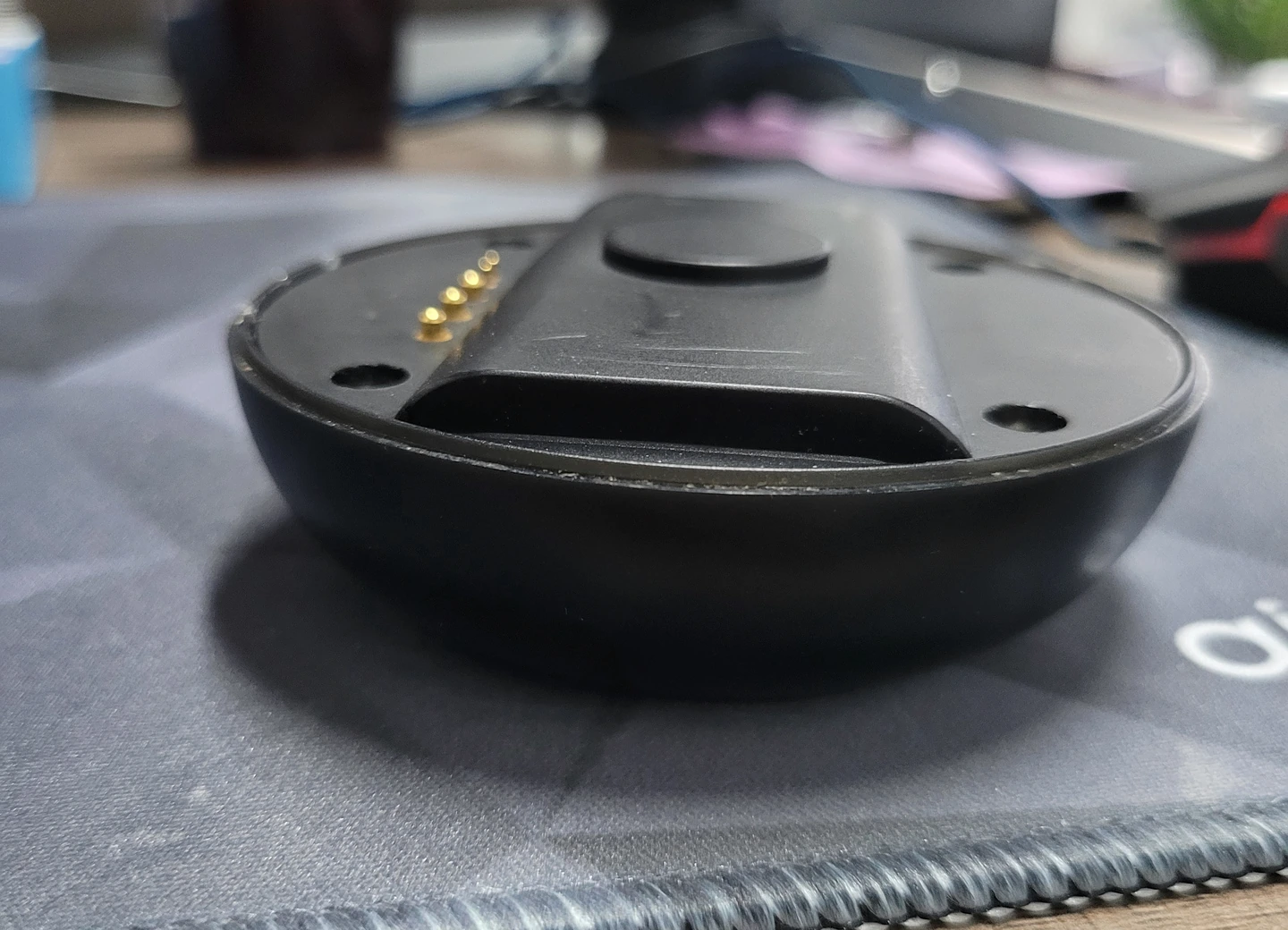 洗練された本物の GREATIC GT-1 ブラックの電源モジュールの下側は、ゴールドの接点、開口部、フット、成形エッジが保存されています。